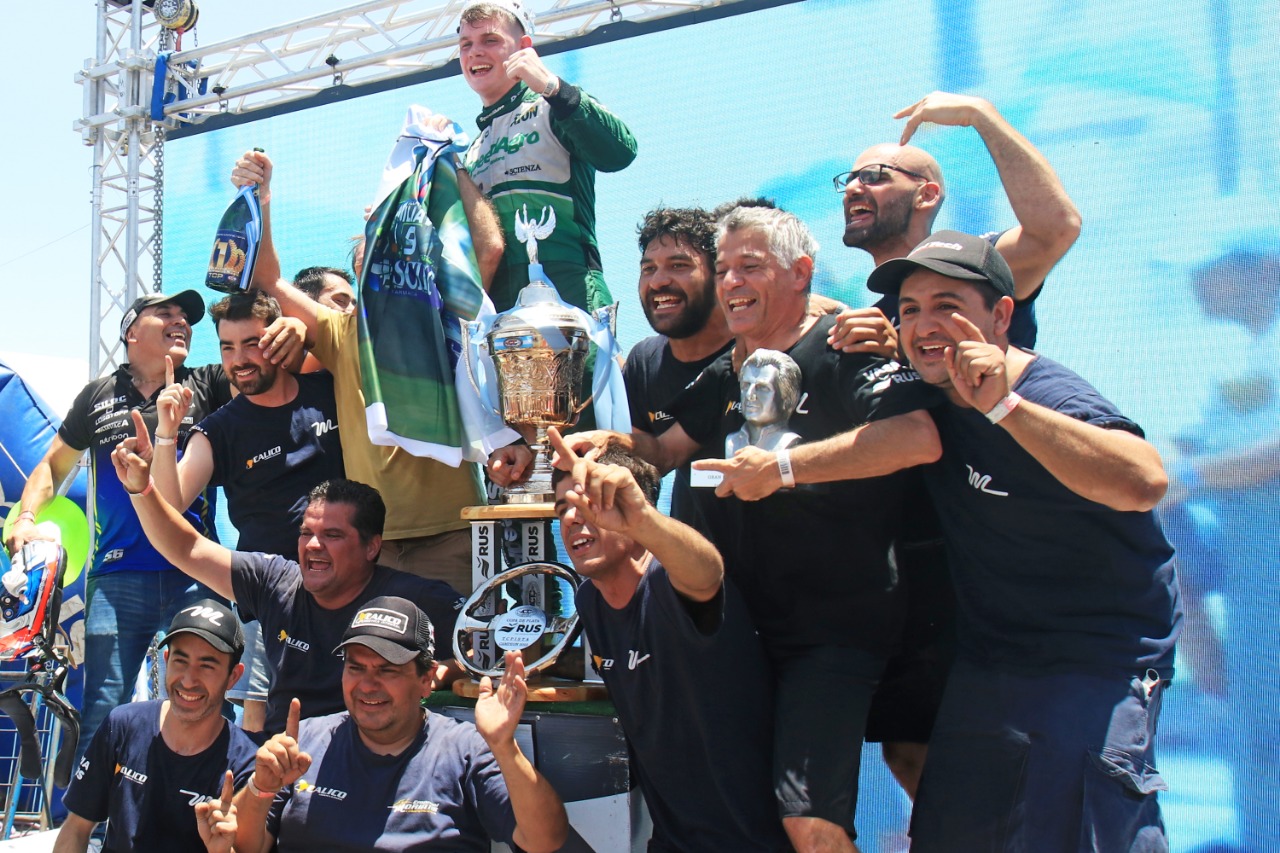 Los festejos del campeón del TC Pista en el ojo de Berna Bosco: WhatsApp Image 2022-12-11 at 13.47.45 (1).jpeg